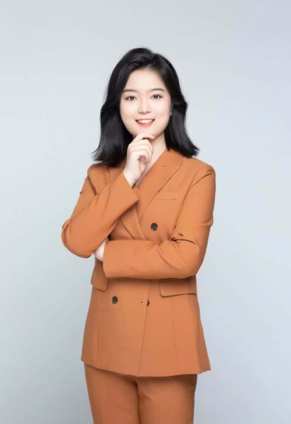 Lily Gu Headshot